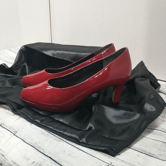 Rose Petals Woman's SZ 12W by Walking Cradles Cap Toe Red Heels Patent Leather - Picture 13 of 13